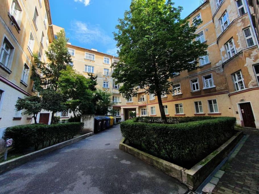 Lovely & Unique Apt In The Historic Center. Братислава Экстерьер фото